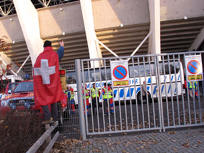 Reykjavík. Fussballspiel Island gegen Schweiz. - :-). (16.10.2012)