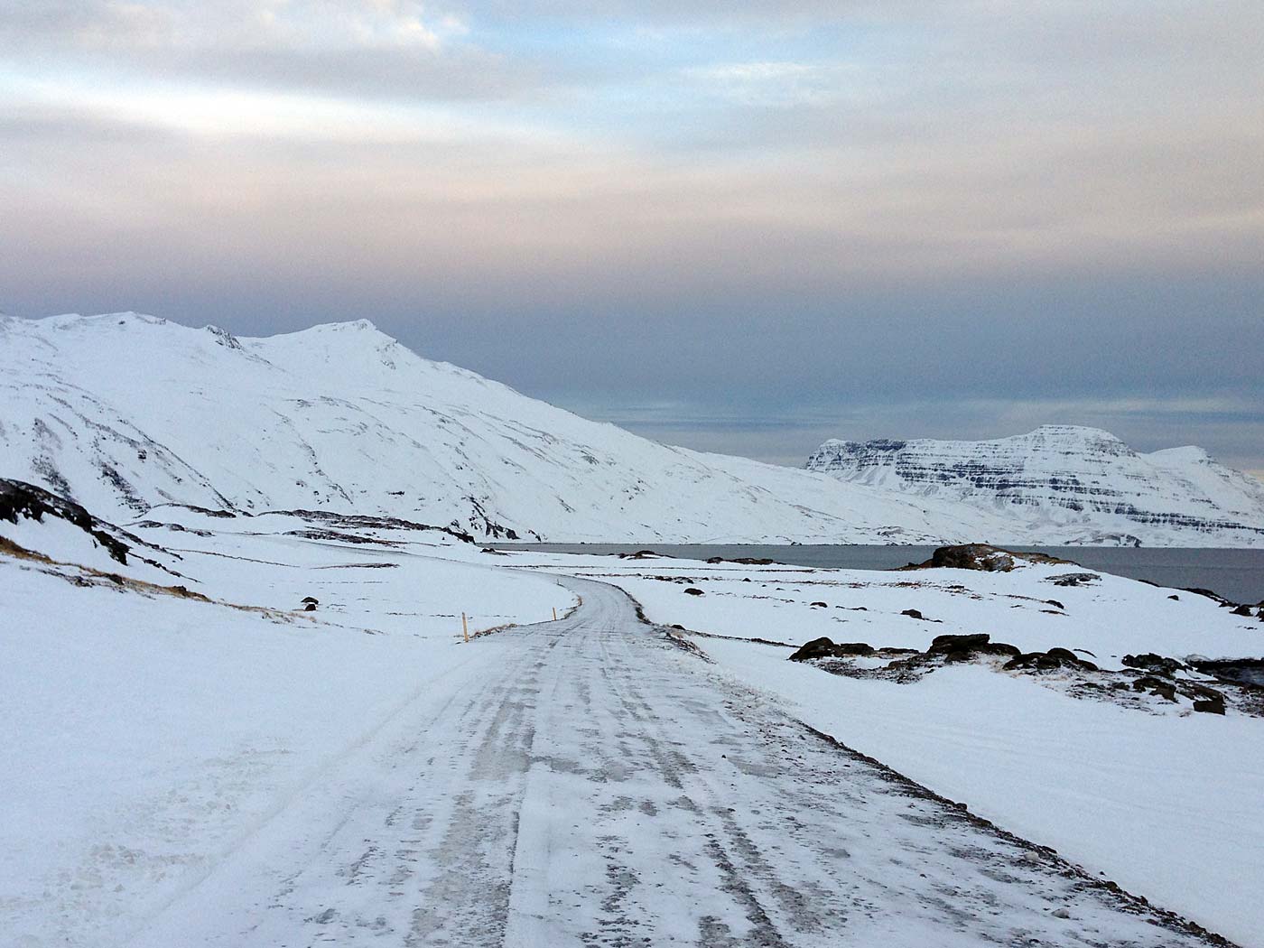 Djúpavík. ... um nicht in Reykjavík zu sein. I. - Auf dem Weg in nördliche Richtung. (01.12.2012)