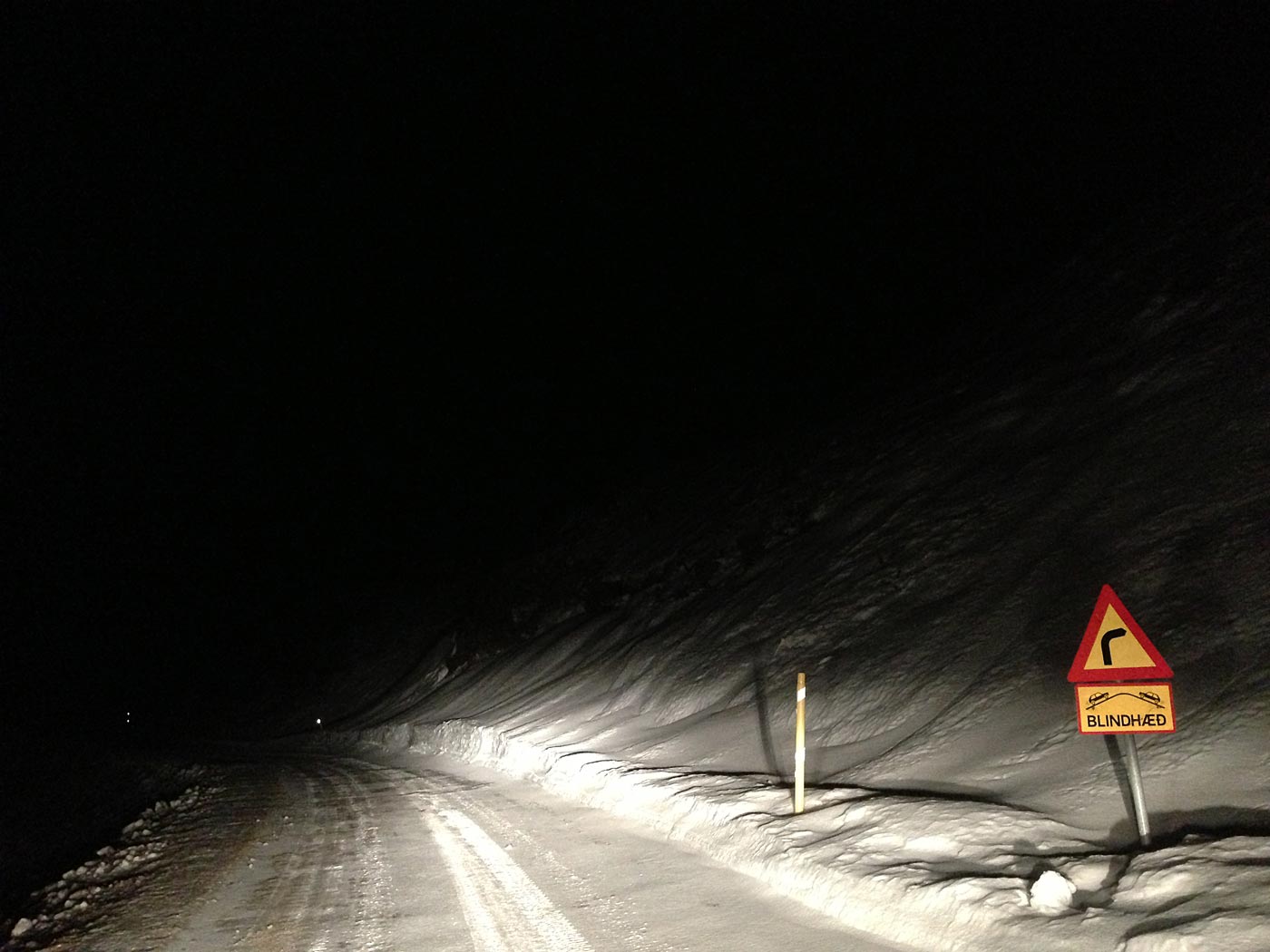 Djúpavík. ... to be not in Reykjavík. I. - Darkness. No lights. Only the lights of the car. Alone. In the darkness. All looks the same, but also different. Snow. Snow is white. But snow is dark. Like the sky. And the sea. And the mountain. Darkness ... (1 December 2012)