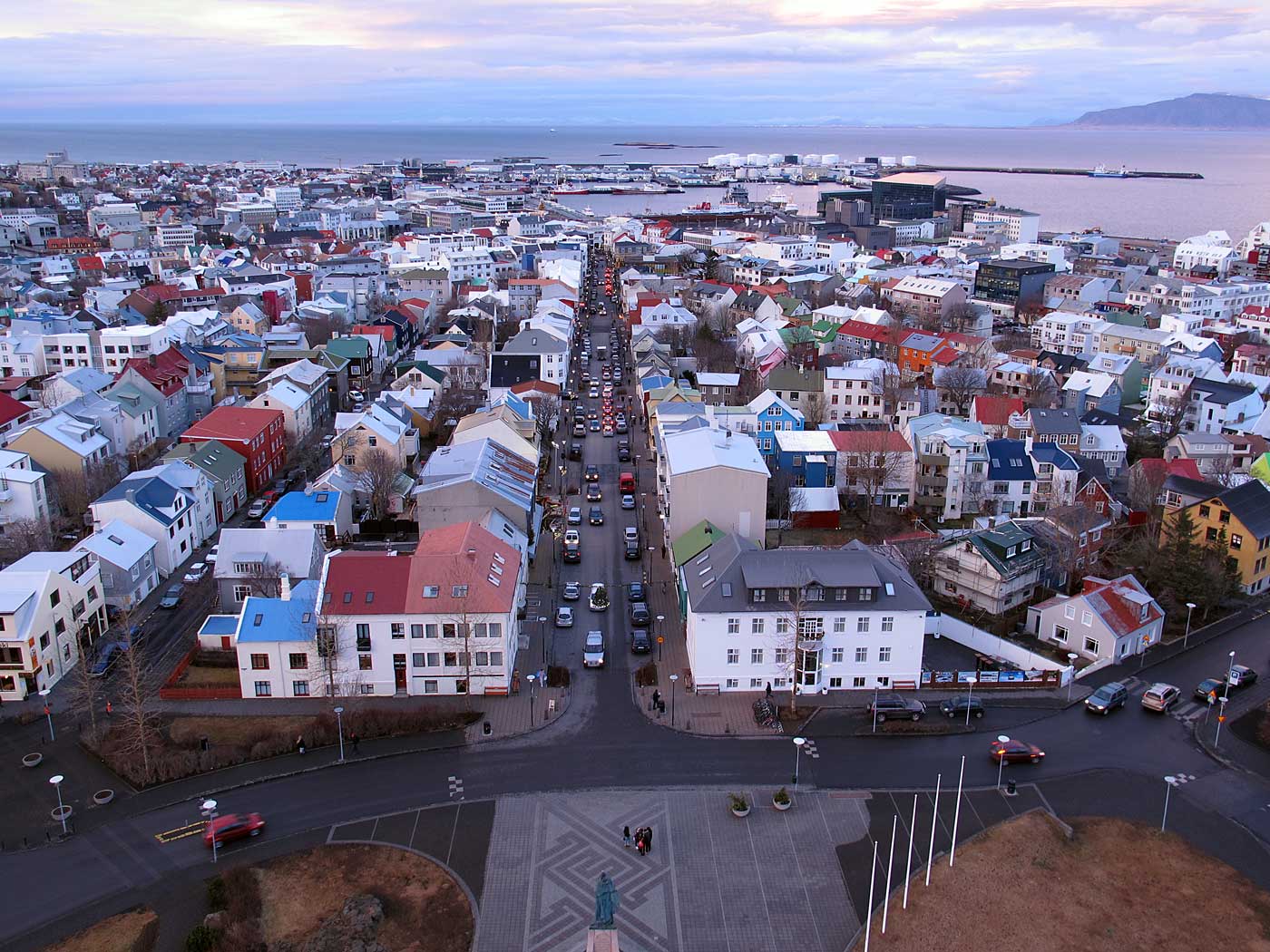 Reykjavík. Bilder vom höchsten Punkt (Kirche Hallgrímskirkja). - NNW. (20.12.2012)