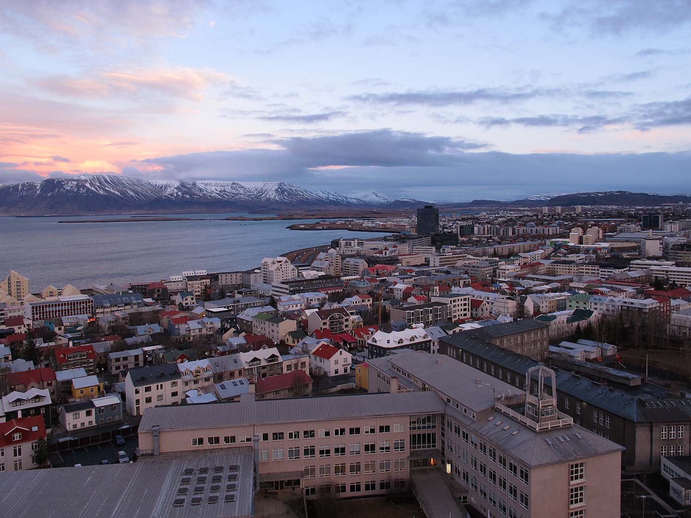 Reykjavík. Bilder vom höchsten Punkt (Kirche Hallgrímskirkja). - O. (20.12.2012)