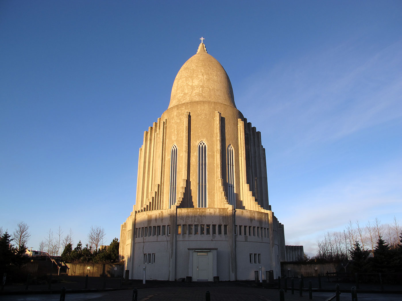 Reykjavík. Hallgrímskirkja, um die Kirche herum. - Bei Sonnenschein einmal um die Kirche herum geangen. Und dabei ein paar Fotos gemacht. XI. (12.01.2013)
