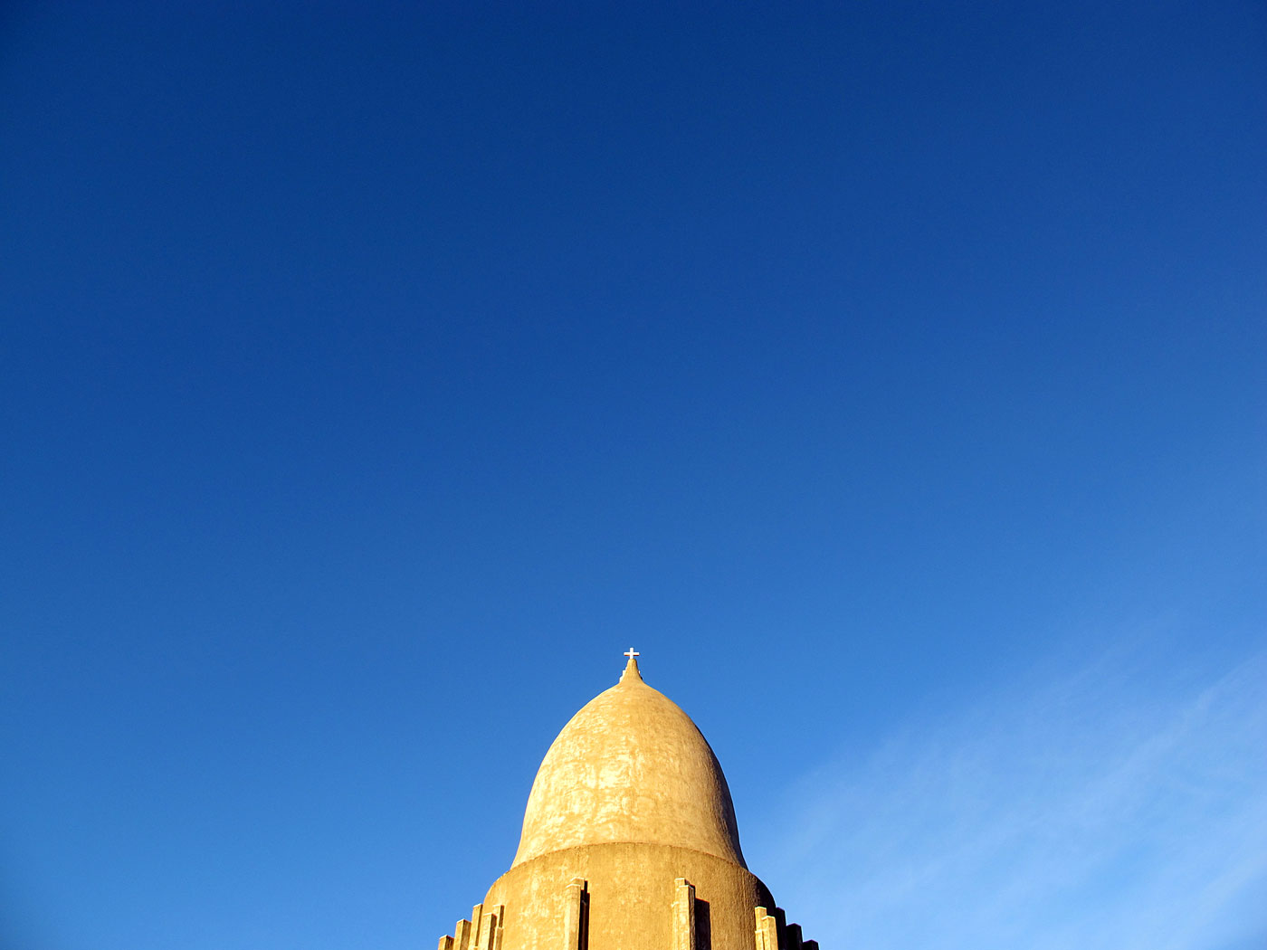 Reykjavík. Hallgrímskirkja, um die Kirche herum. - Bei Sonnenschein einmal um die Kirche herum geangen. Und dabei ein paar Fotos gemacht. XII. (12.01.2013)