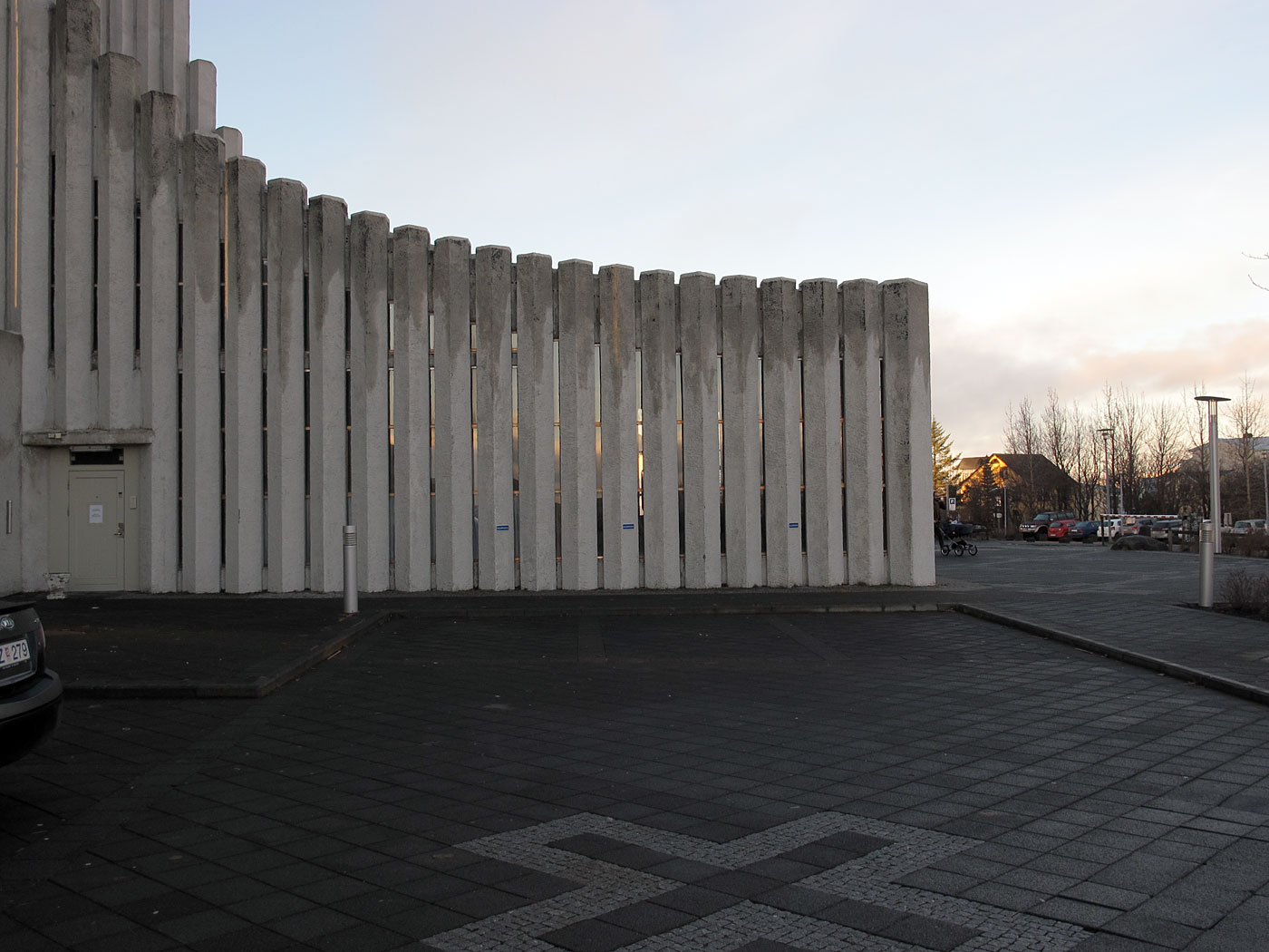 Reykjavík. Hallgrímskirkja, around the church. - Sunshine, and walking around the church. To take pictures. XVI. (12 January 2013)