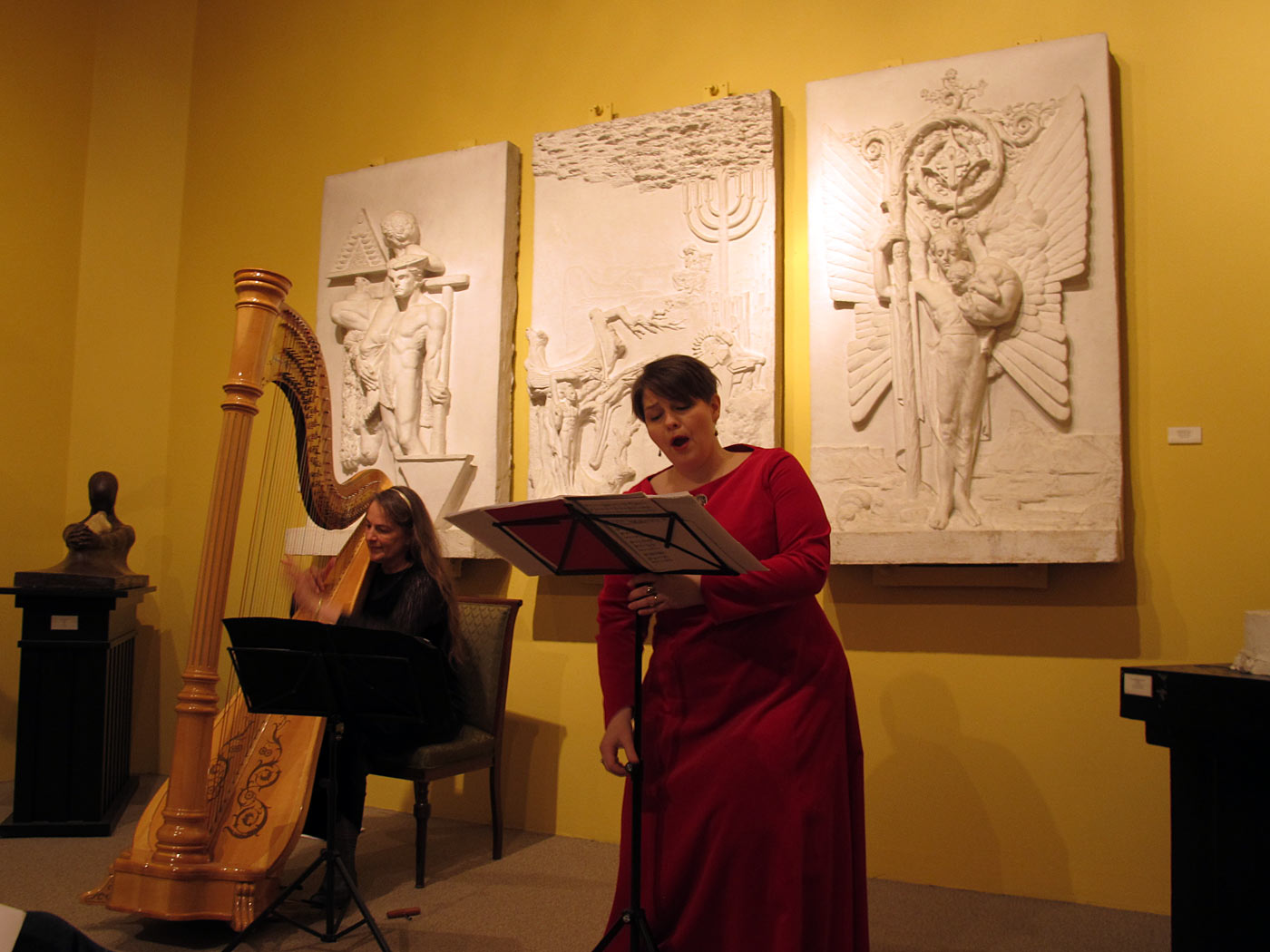 Reykjavík. A nice concert in a nice museum. - Sophie Schoonjans (harp) and Anna Jónsdóttir (soprano) ... (8 February 2013)
