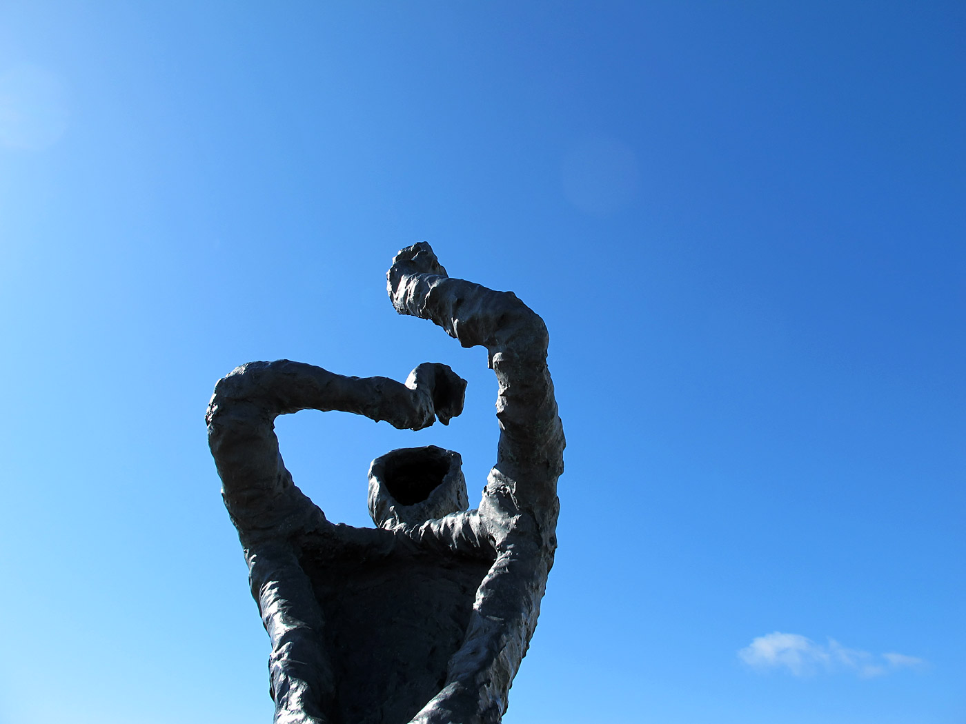 Reykjavík. 'Dance' (Dansleikur) von Þorbjörg Pálsdóttir. - Eine bekannte isländische Gruppe - direkt neben Perlan. Detail. IV. (18.04.2013)