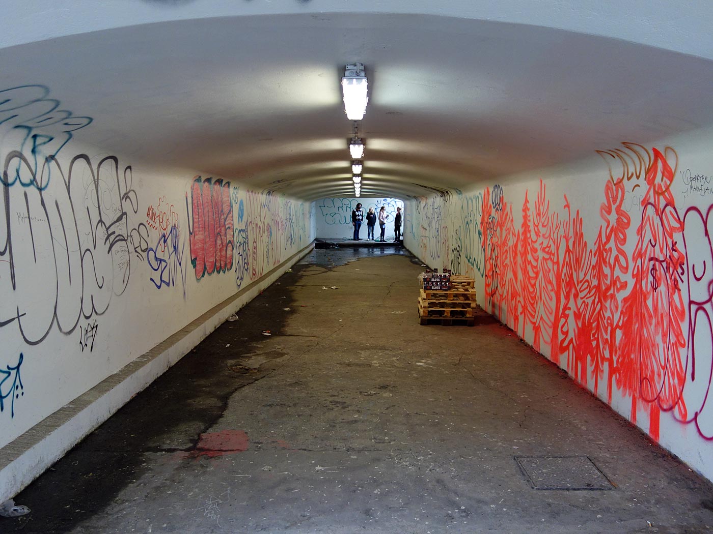 Reykjavík. 'Avant-garður 3' under a street. - Half turn - view back to the 'entrance'. On the right side trees on the wall. (11 May 2013)