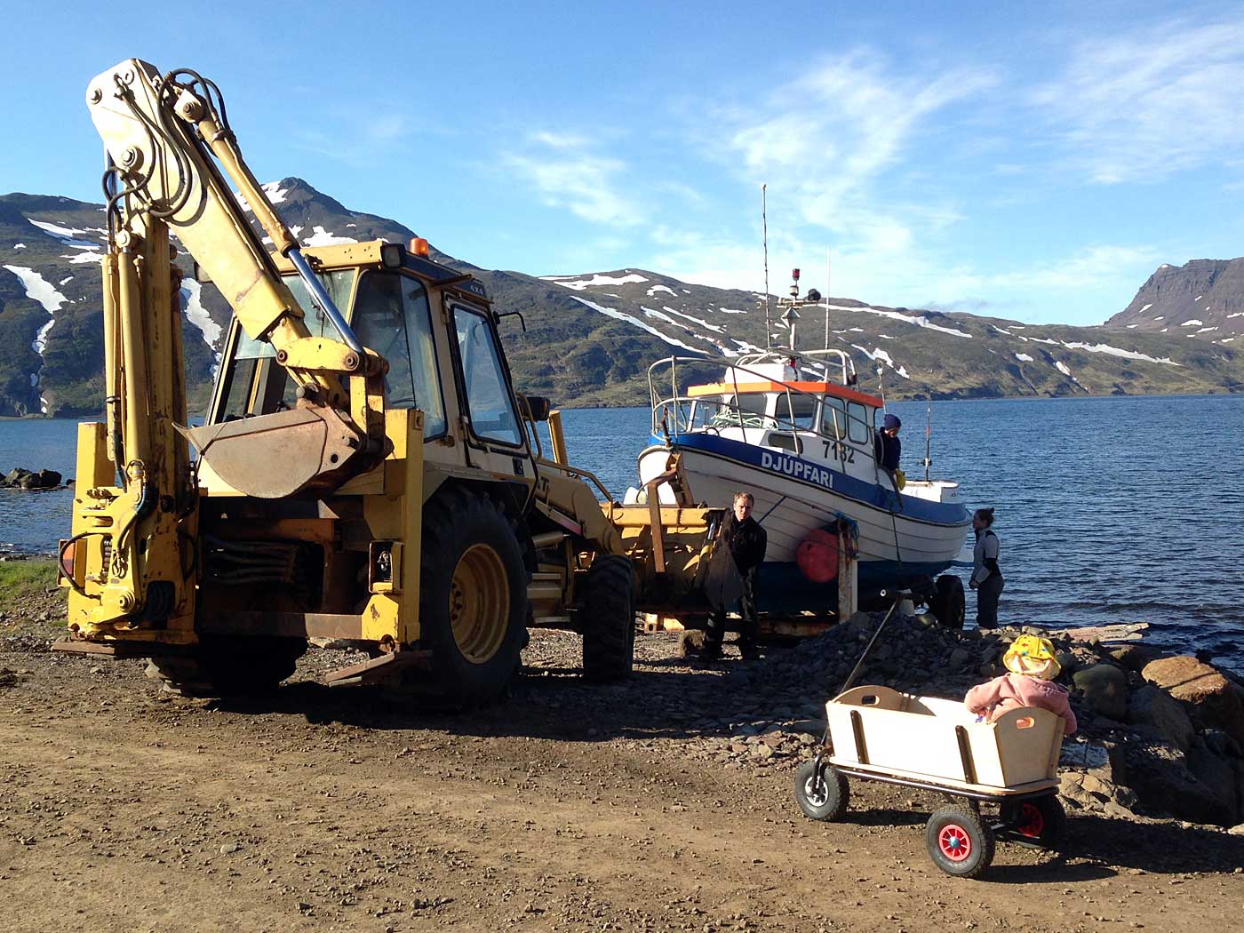 Djúpavík. Verschiedenes LVIII. - Das Boot Djúpfari geht wieder zu Wasser :-). (17. bis 23.06.2013)