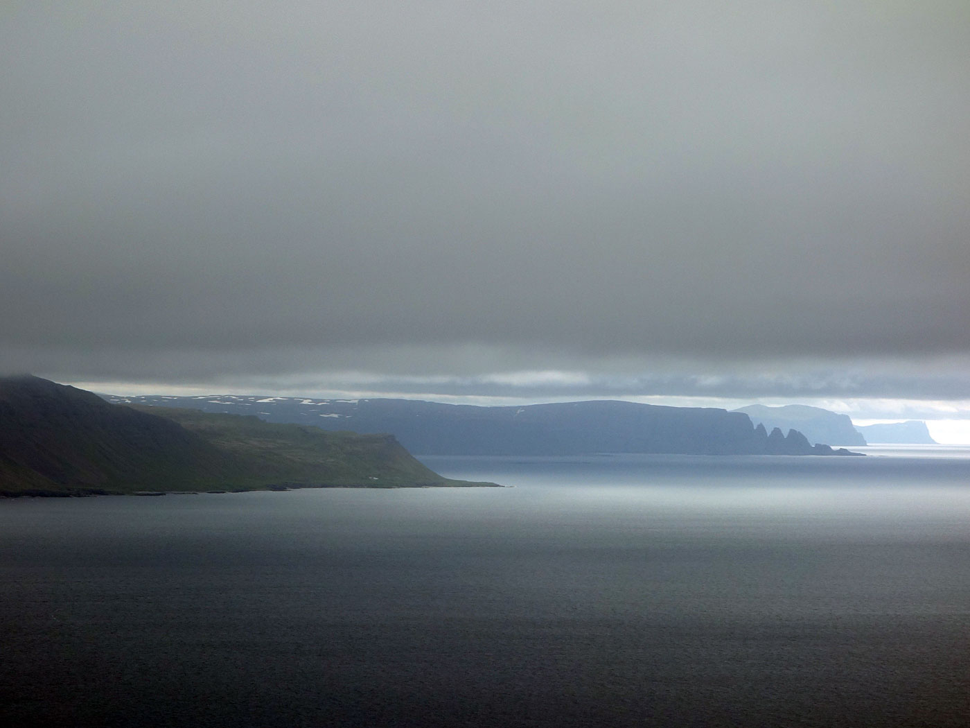 Between Djúpavík and Reykjavík. A flight. - View to the north ... (1 July 2013)