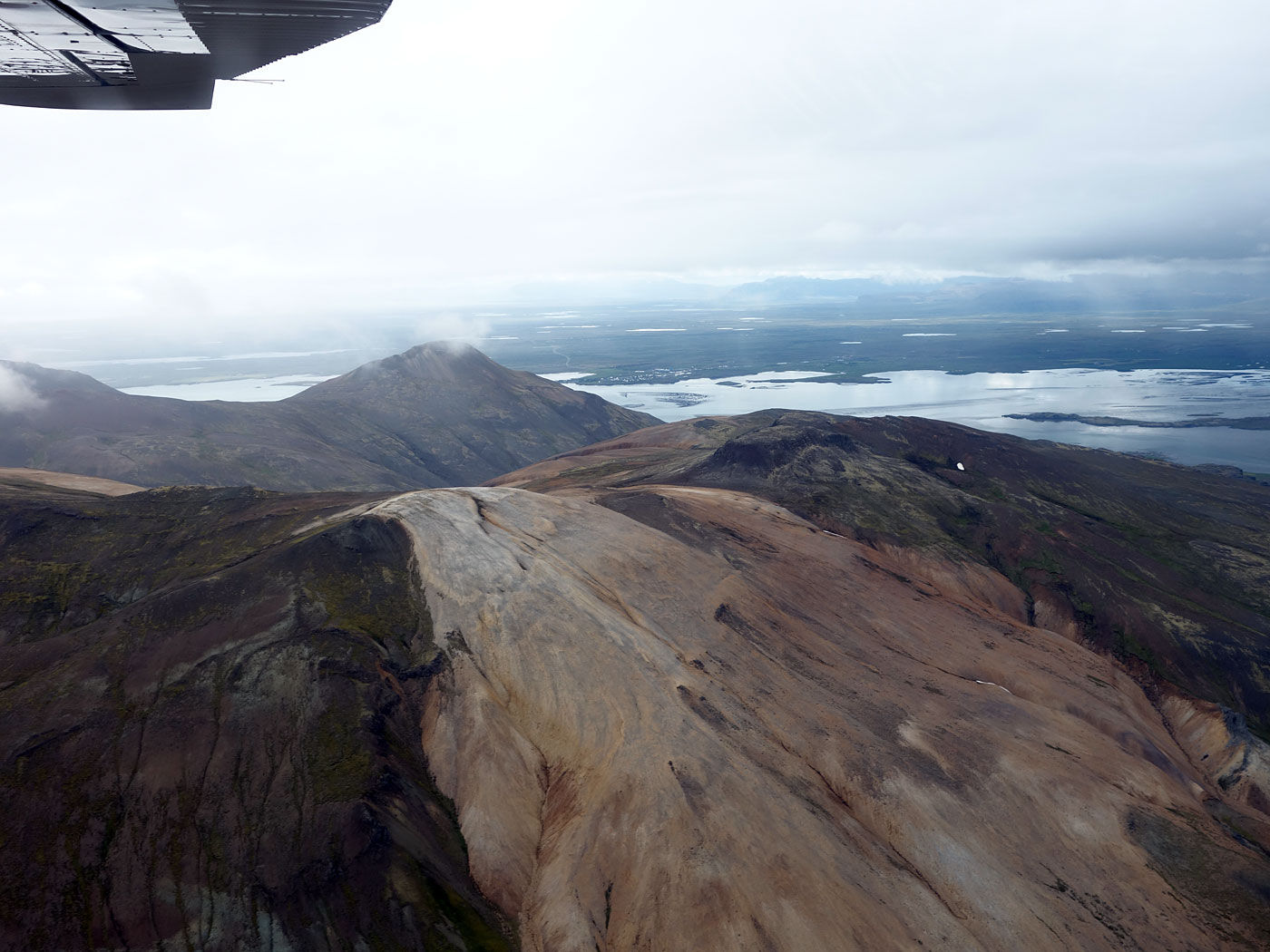 Zwischen Djúpavík und Reykjavík. Ein Flug. - Ich denke, es ist der Berg Svartitindur (südlich von Borgarnes). (01.07.2013)