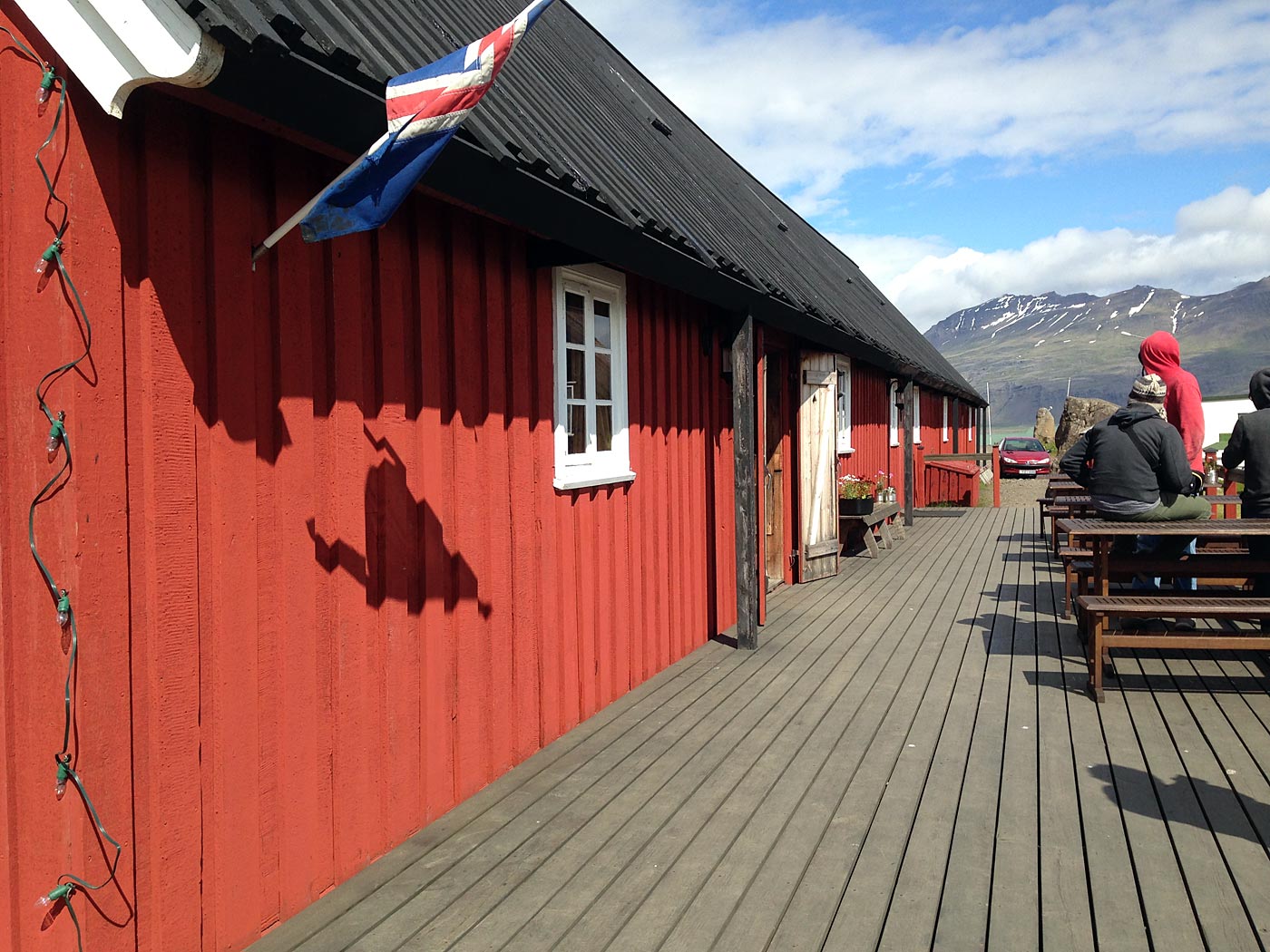 Rund um Island. Tag II. Djúpivogur - Eskifjörður. - Langabúð in Djúpivogur - ein Gebäude mit einer langen Geschichte. Mehr darüber <a href='http://www.rikardssafn.is/web/?&OZON=Z3JvdXA9OTUx' target='_blank' class='linksnormal'>hier</a> (aber nur auf isländisch). (03.07.2013)