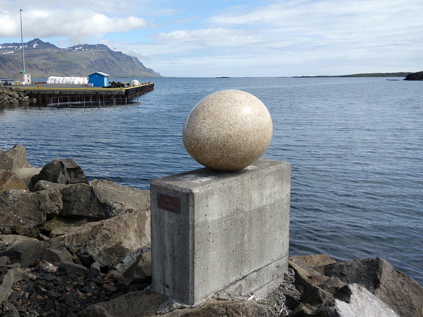 Around Iceland. Day II. Djúpivogur - Eskifjöður. - In Djúpivogur - 34 eggs (made of stone) of icelandic/local birds. It is an artwork by Sigurður Guðmundsson titled "Eggin í Gleðivík". III. The egg of an <a href='http://en.wikipedia.org/wiki/Arctic_Tern' target='_blank' class='linksnormal'>artic tern</a> (Kría). (3 July 2013)