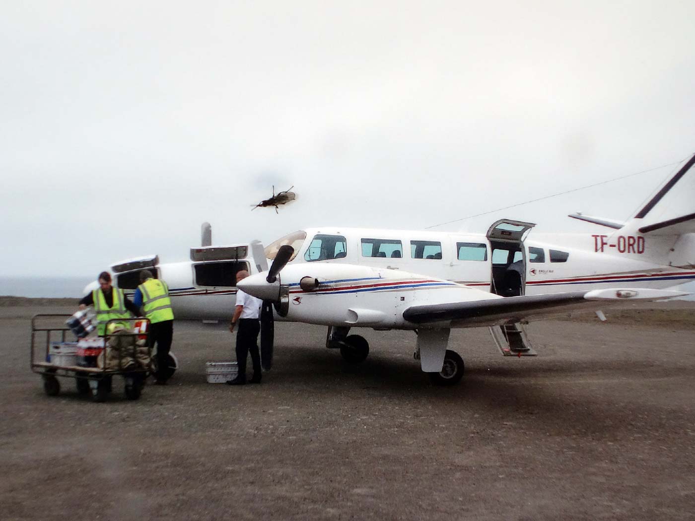 Djúpavík. Verschiedenes LXII. - Eine Fliege auf einem Bild aus der Serie '<a href='/200plus/200plus-07.php' target='_blank' class='linksnormal'>200+ pictures</a>' (Bildnummer 151). Passt irgendwie, oder? Das Bild (ohne Fliege!) kann auch käuflich erworben werden :-), für € 30 inkl. Versand (Interesse? <a href='mailto:info@claus-in-iceland.com' target='_blank' class='linksnormal'>Mail</a> an mich schicken!). (22. bis 28.07.2013)