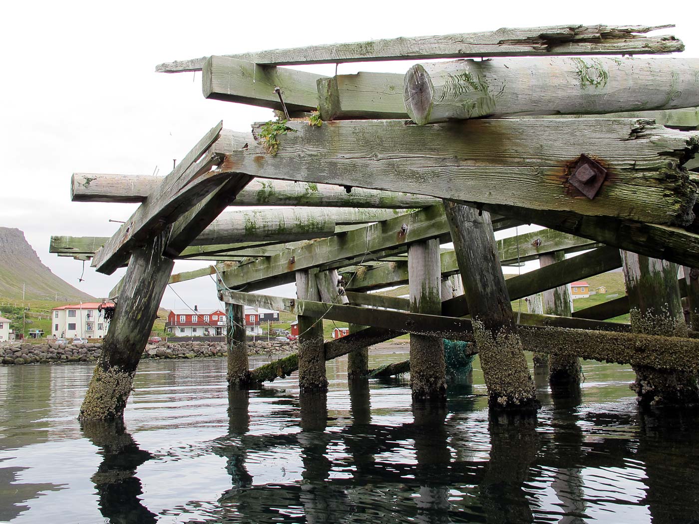 Djúpavík. A short trip by kayak. - Likewise the wooden rests of the jetty. (9 August 2013)