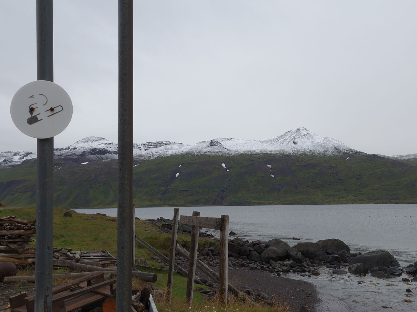 Djúpavík. Verschiedenes LXVII. - Der erste Schnee in/Nahe Djúpavík im Sommer 2013 (20. August 2013). Nur für wenige Stunden - aber immerhin! (19. bis 25.08.2013)