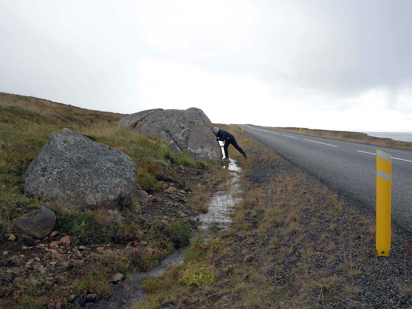 Reykjavík - Djúpavík. Heute ankommen in Djúpavík und ... - Ist dies der 'Elfenstein' Klofasteinar? Bitte bestätigen oder verneinen (takk!). Wolfgang konnte niemaden sehen, hören oder spüren. <a href='http://icelandroadguide.com/index.php?cmsszd=places&cmsszs=en&POI_G=43f6b8c3-b2b8-48b0-86f6-d8e71097fc58&tqlPOI_G=43f6b8c3-b2b8-48b0-86f6-d8e71097fc58' target='_blank' class='linksnormal'>Hier</a> mehr infos über Klofasteinar. (14.09.2013)