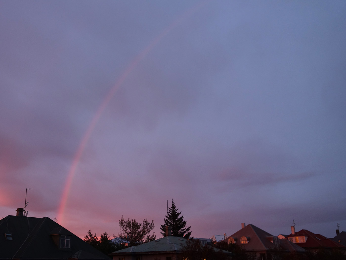 Reykjavík. Verschiedenes LXX. - f. X. Und ein Regenbogen in der Abendsonne. (16. bis 30.09.2013)