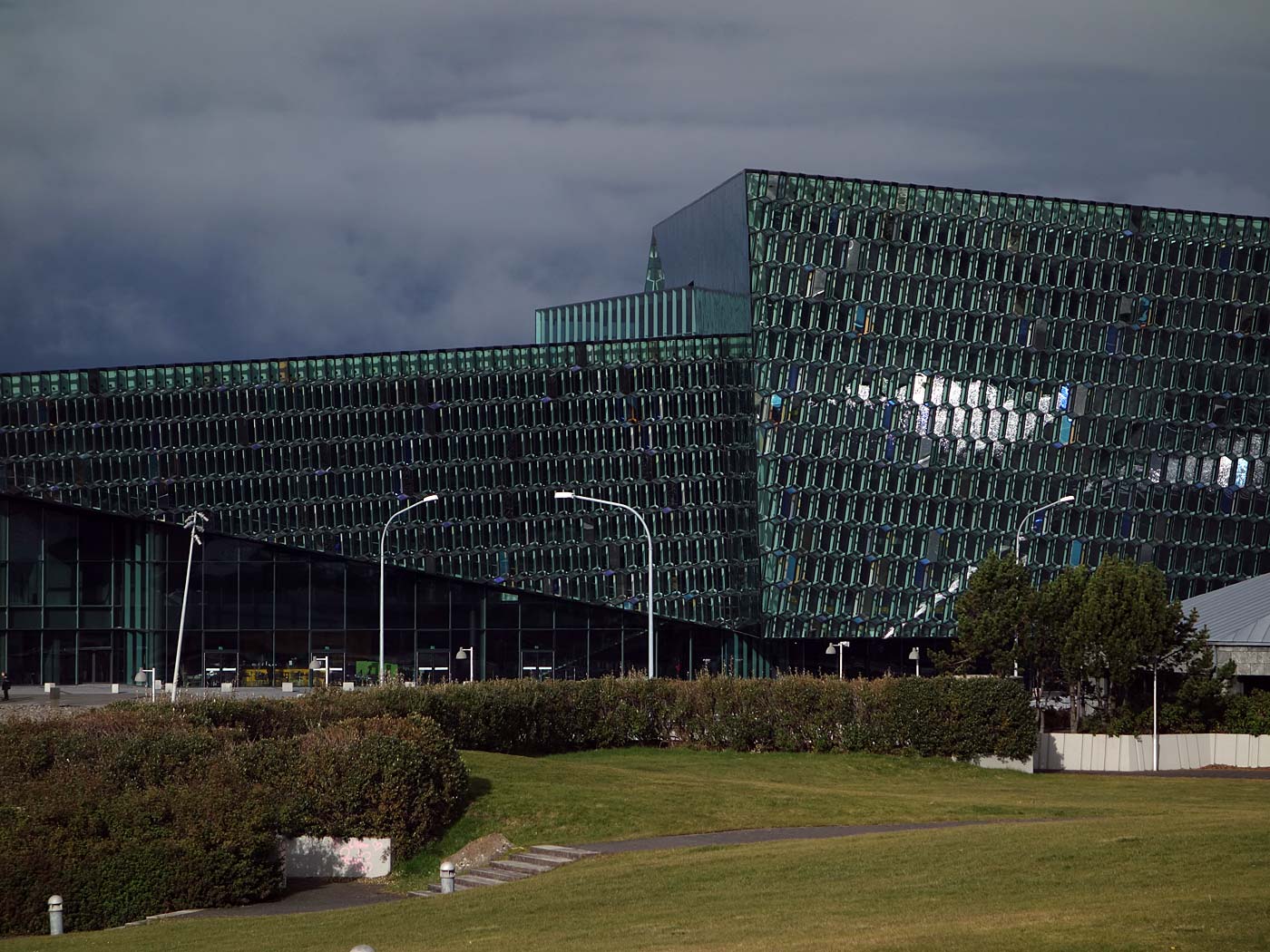 Reykjavík. Verschiedenes LXX. - Konzerthaus <a href='http://en.harpa.is' target='_blank' class='linksnormal'>HARPA</a>. (16. bis 30.09.2013)