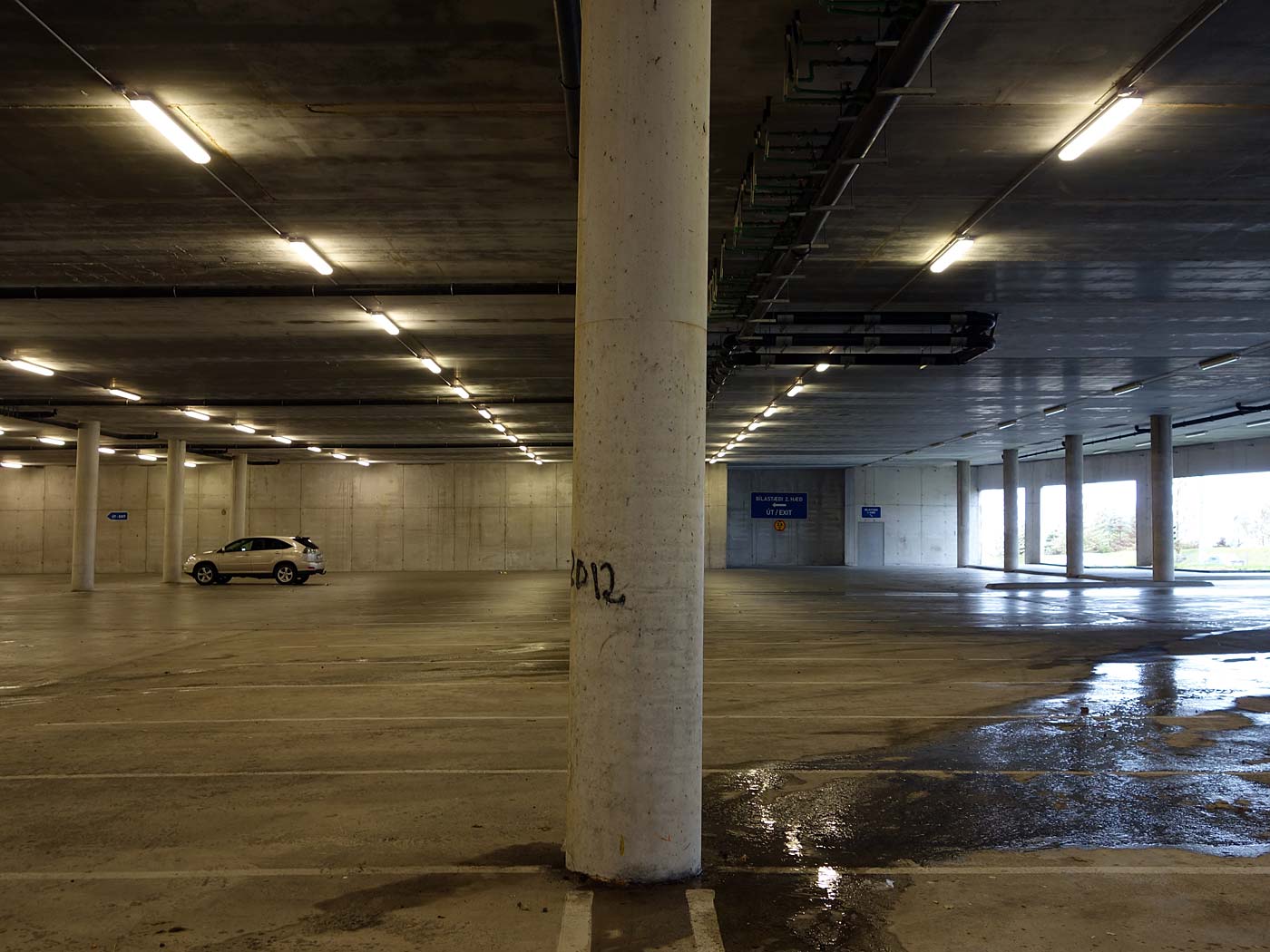 Reykjavík. Miscellaneous LXX. - <a href='http://en.wikipedia.org/wiki/Smralind' target='_blank' class='linksnormal'>Smáralind</a>, parking deck. (16 till 30 September 2013)