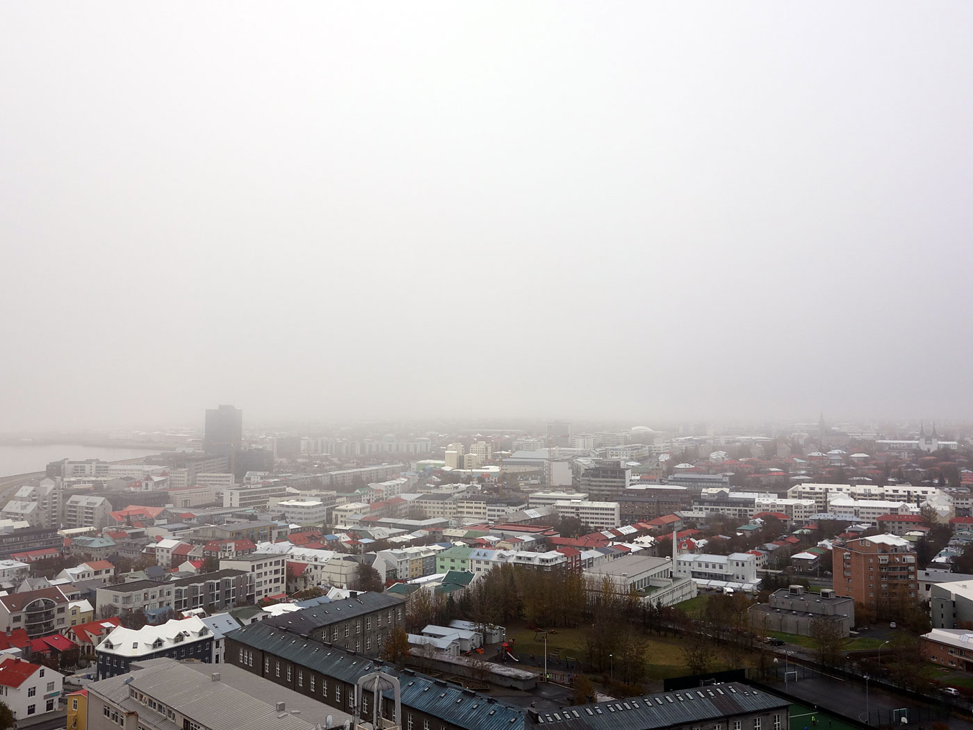 Reykjavík. Hallgrímskirkja im Nebel. - IV. (02.10.2013)