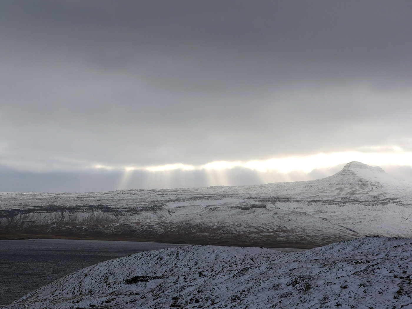 Djúpavík. Ein Tag im Norden. - Zurück nach Djúpavík. (<a href='http://www.grapevine.is/Travel/ReadArticle/Home-To-The-Loneliest-Hotel-In-The-World' target='_blank' class='linksnormal'>Artikel</a> über diesen Ausflug auf Reykjavík Grapevine). (05.10.2013)