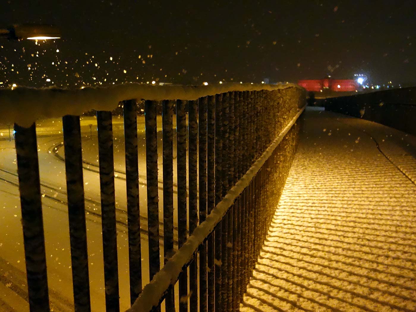 Reykjavík. First snow in Reykjavík. - Quite early, on the way to work. III. (10 October 2013)