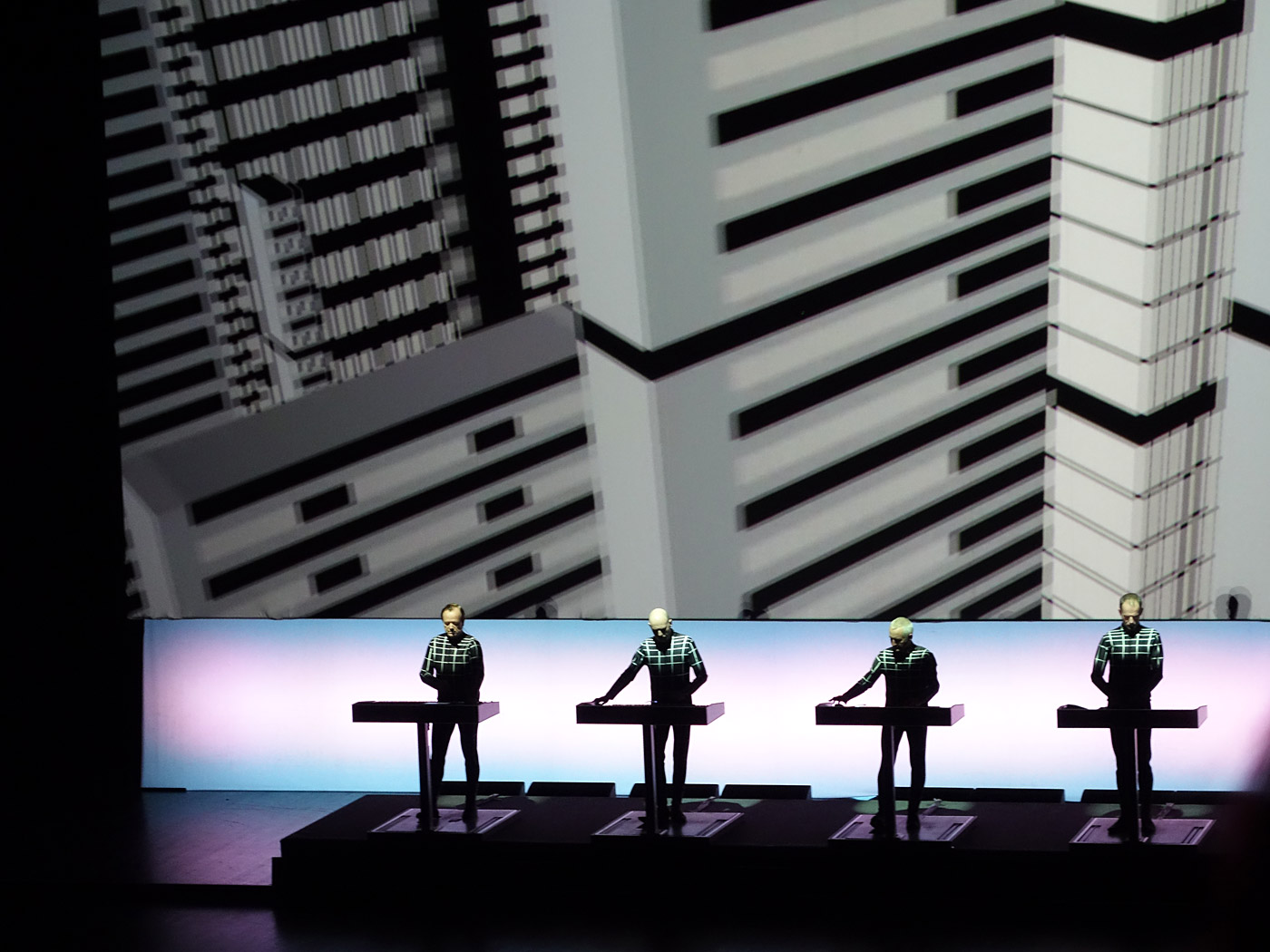 Reykjavík. KRAFTWERK - live in der HARPA. - <a href='http://kraftwerk.com' target='_blank' class='linksnormal'>KRAFTWERK</a> - 'Metropolis'. (03.11.2013)