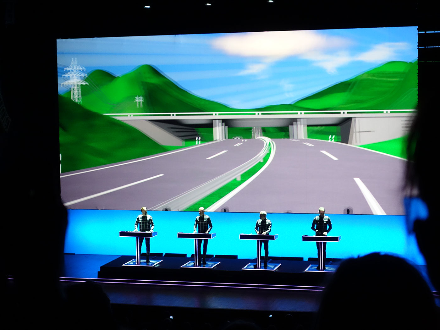 Reykjavík. KRAFTWERK - live in der HARPA. - <a href='http://kraftwerk.com' target='_blank' class='linksnormal'>KRAFTWERK</a> - 'Autobahn'. (03.11.2013)