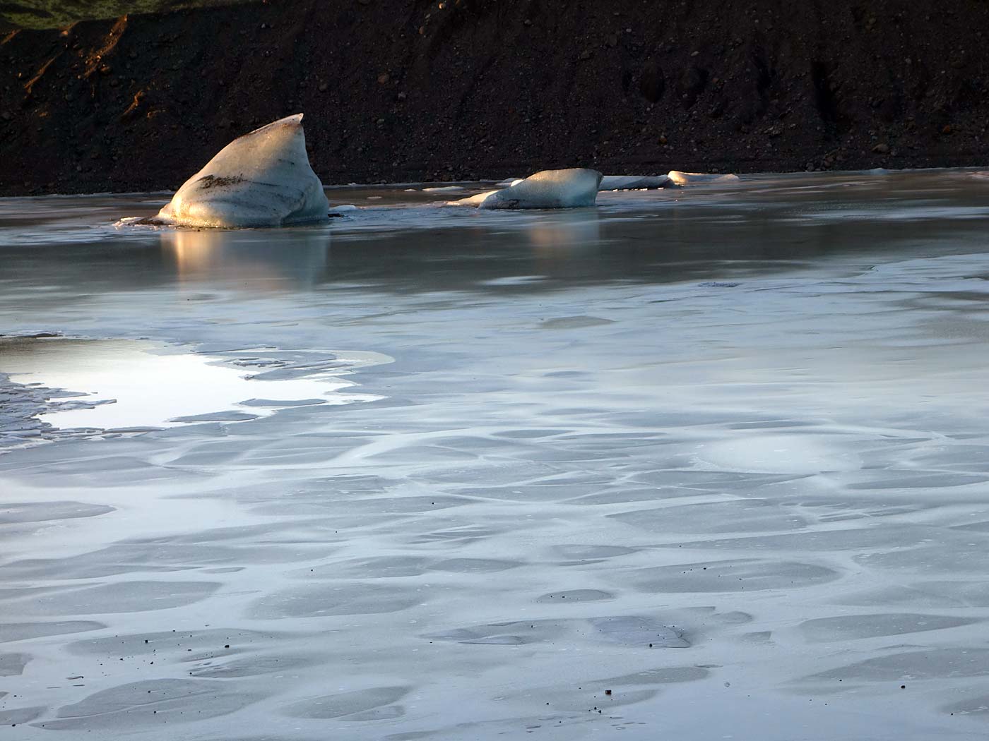 Südosten. Skaftafell, Svínafellsjökull. - Gletscherzunge Svínafellsjökull. (16.11.2013)