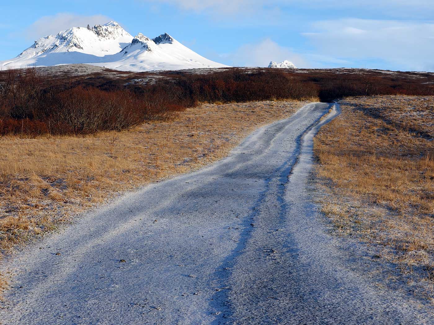 Skaftafell. A (wonderful) hike to Svartifoss waterfall. - . (16 November 2013)