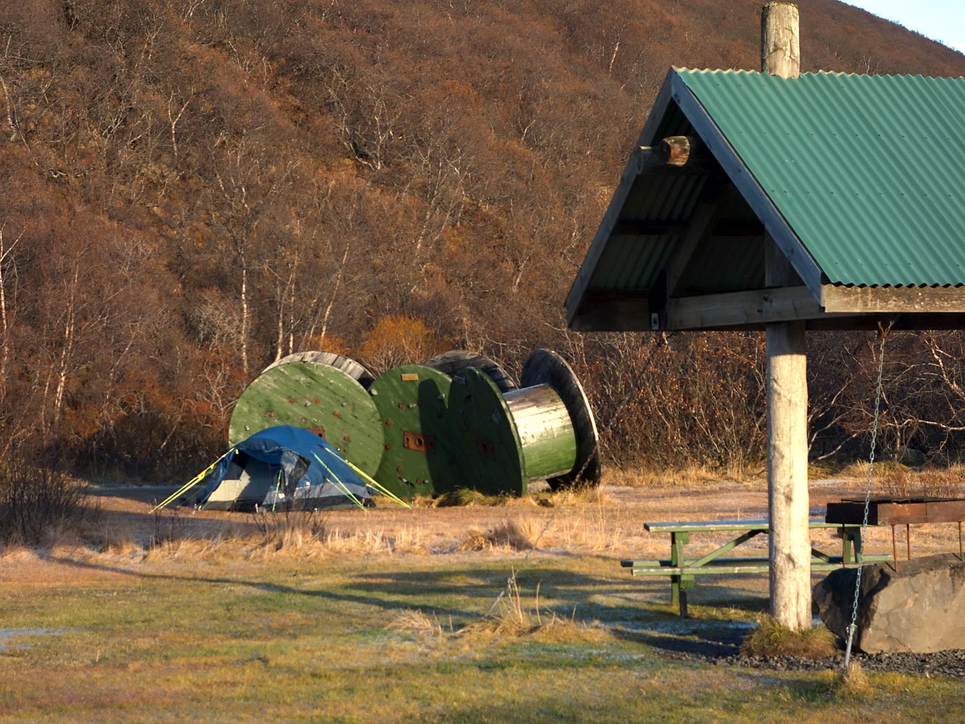 Skaftafell. A (wonderful) hike to Svartifoss waterfall. - The only campers here. Vá! (16 November 2013)