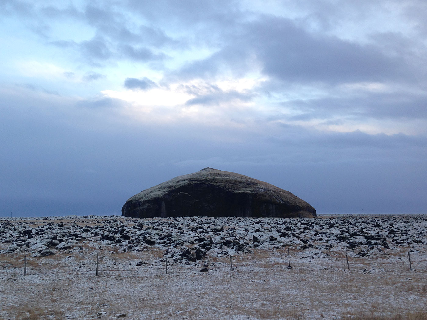 Skaftafell bis Kirkjubæjarklaustur. - VIII. <a href='http://www.katlageopark.is/orrustuholl/' target='_blank' class='linksnormal'>Orrustuhóll</a>. (17.11.2013)