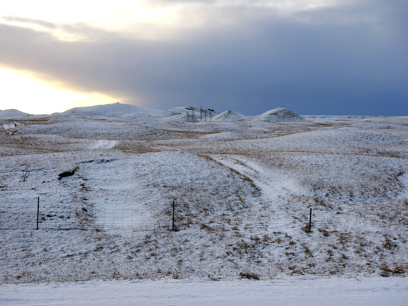 Skaftafell to Kirkjubæjarklaustur. - XI. Nice hills west of <a href='http://en.wikipedia.org/wiki/Kirkjubæjarklaustur' target='_blank' class='linksnormal'>Kirkjubæjarklaustur</a>. II. (17 November 2013)