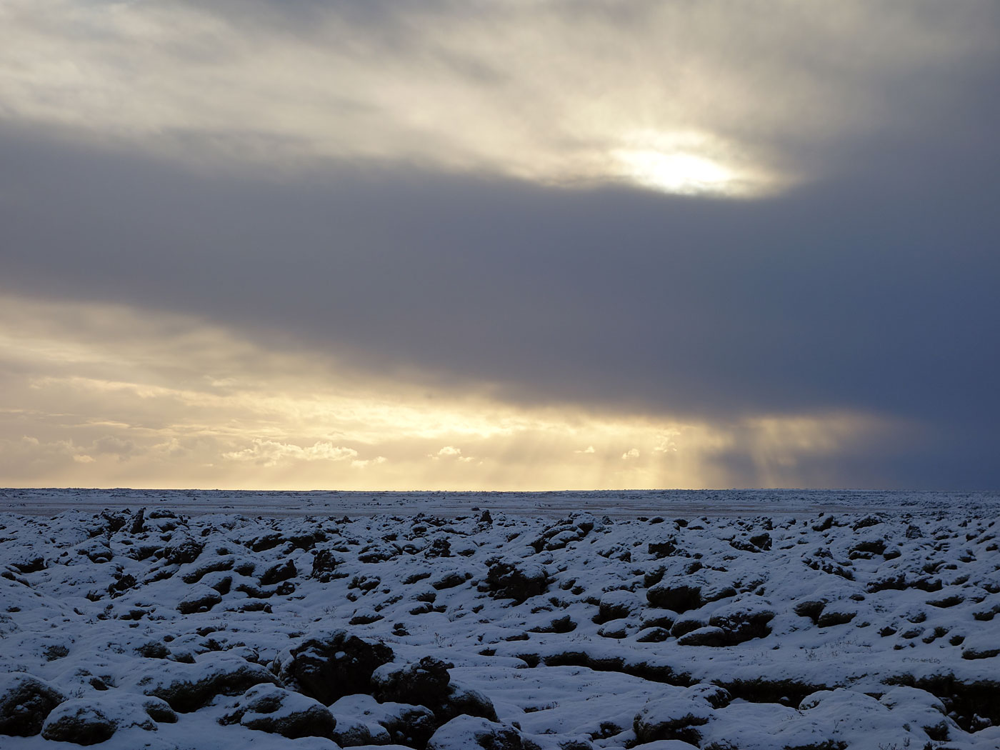 Kirkjubæjarklaustur to (almost) Vík. - Icy worlds - <a href='http://en.wikipedia.org/wiki/Laki' target='_blank' class='linksnormal'>Eldhraun</a>... I. (17 November 2013)