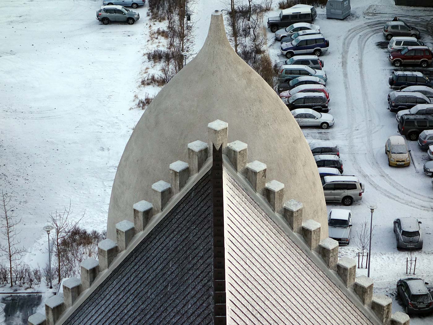 Reykjavík. Hallgrímskirkja church - from above. - View from the top of <a href='http://en.wikipedia.org/wiki/Hallgr%C3%ADmskirkja' target='_blank' class='linksnormal'>Hallgrímskirkja</a> chruch. V. (9 December 2013)