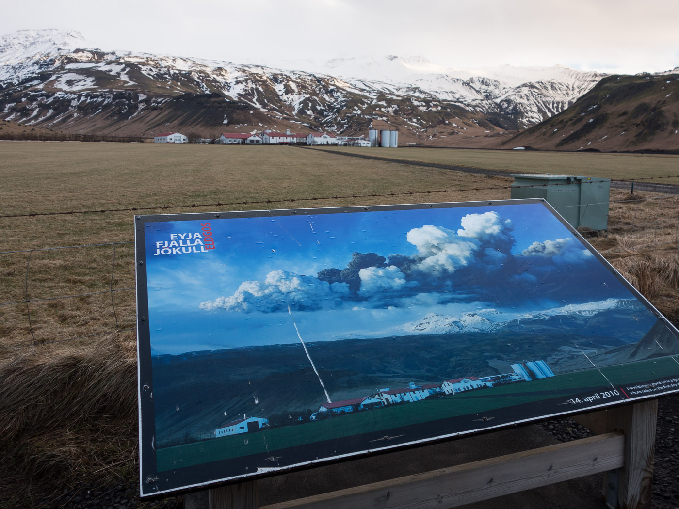South Coast. Part 8 - Picture of 'somewhere between'. - Somewhere between. <a href='http://en.wikipedia.org/wiki/2010_eruptions_of_Eyjafjallajkull' target='_blank' class='linksnormal'>Eyjafjallajökull</a>. III. (18 January 2014)