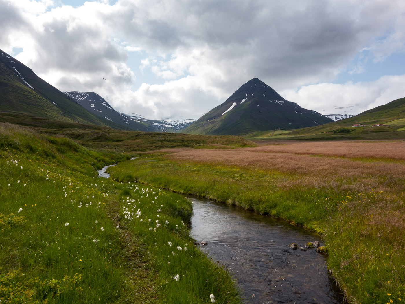 Northern Iceland - Svarfaðardalur. On vacation. - Hiking to lake Skeiðavatn. II. (21 July 2014)