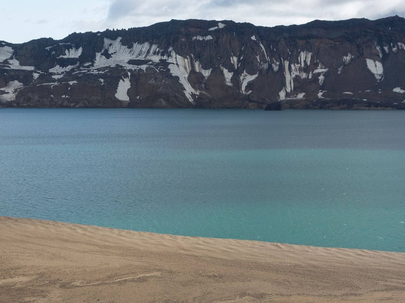 Northern Iceland - On the way to Askja. On vacation. - Lake Öskjuvatn. IV. ... it is ash! (24 July 2014)