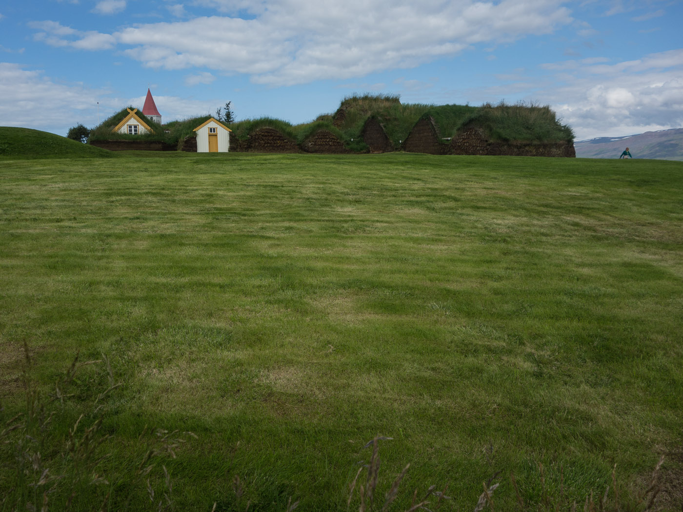 Northern Iceland - Back to Reykjavík. On vacation. - The turf farmhouse <a href='http://www.glaumbaer.is/is/information/glaumbaer-farm' target='_blank' class='linksnormal'>Gláumbær farm</a>. V. (27 July 2014)