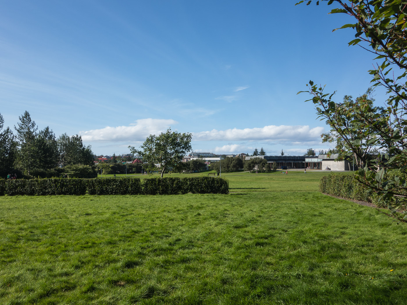 Reykjavík. Miscellaneous LXXVIII. - <a href='http://www.likealocalguide.com/reykjavik/klambratun/' target='_blank' class='linksnormal'>Klambratún park</a>. I. Everything is so green here in Reykjavík! (18 till 31 August 2014)
