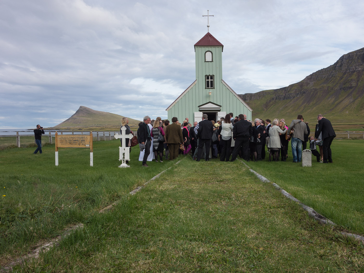 Djúpavík. One day or two nights, and a nice wedding! - Oh, yes ... The wedding itself took place in the old church <a href='http://www.kirkjukort.net/kirkjur/arneskirkja-gamla_0210.html' target='_blank' class='linksnormal'>Árneskirkja</a> (Trékyllisvík). I. (29 till 31 August 2014)