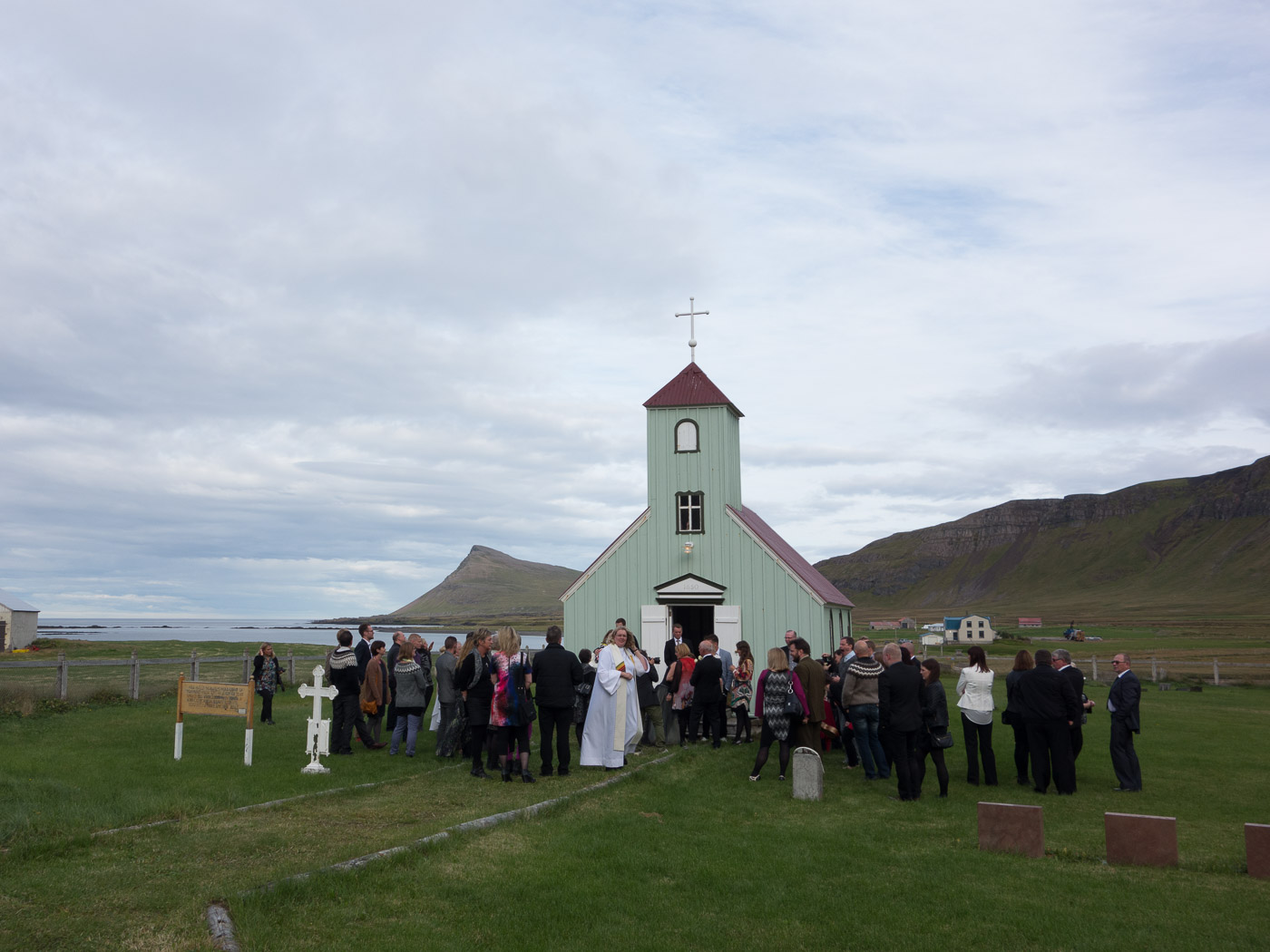 Djúpavík. One day or two nights, and a nice wedding! - The old church <a href='http://www.kirkjukort.net/kirkjur/arneskirkja-gamla_0210.html' target='_blank' class='linksnormal'>Árneskirkja</a> (Trékyllisvík). (29 till 31 August 2014)