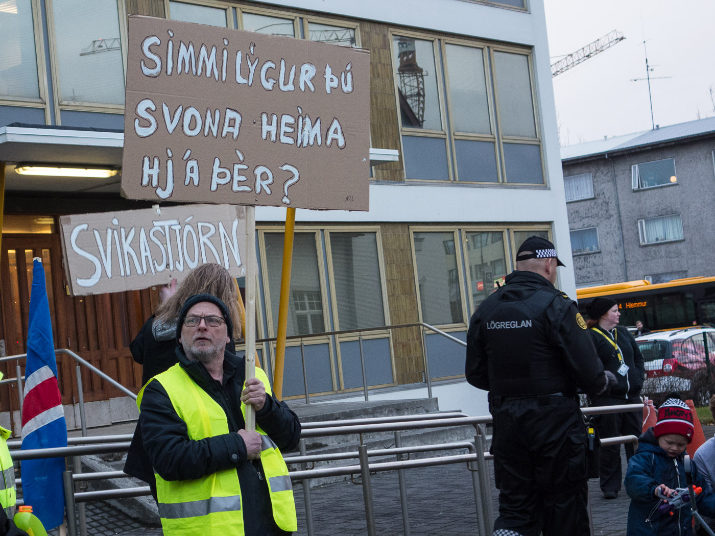 Reykjavík. Miscellaneous LXXX. - Demonstration in front of the Police office building (Hverfisgata) against the <a href='http://icelandreview.com/news/2014/10/21/machine-guns-were-gift-norway-pms-assistant-says-updated' target='_blank' class='linksnormal'>military 'gift' from Norway</a> (or <a href='http://icelandreview.com/stuff/views/2014/10/21/shoot-kill-or-thrill-ps' target='_blank' class='linksnormal'>here</a>). II. (5 till 31 October 2014)