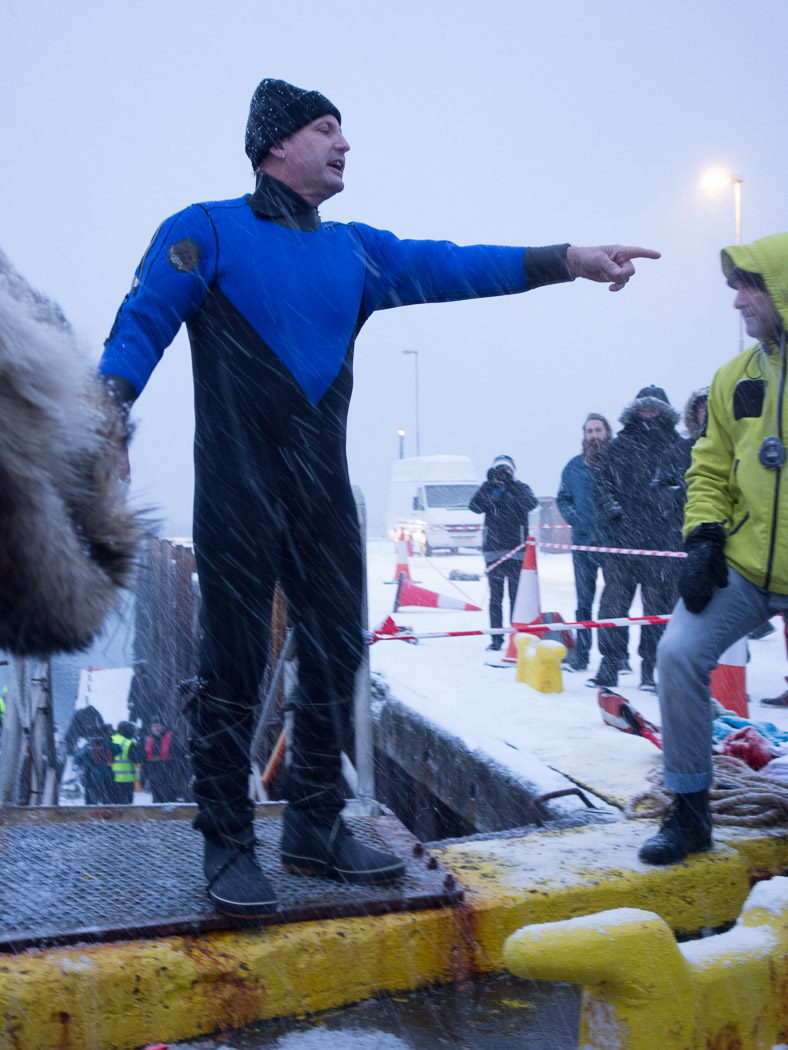 Reykjavík. Fake stunt with Dean Gunnarson. - American entertainment, just show and blabla! 10-15 kids were 'ordered' specially for pushing him loud. More info about this fake stunt <a href='https://www.facebook.com/photo.php?fbid=10152498538507382&set=a.10150240354367382.319829.39742377381' target='_blank' class='linksnormal'>here</a>. (6 January 2015)