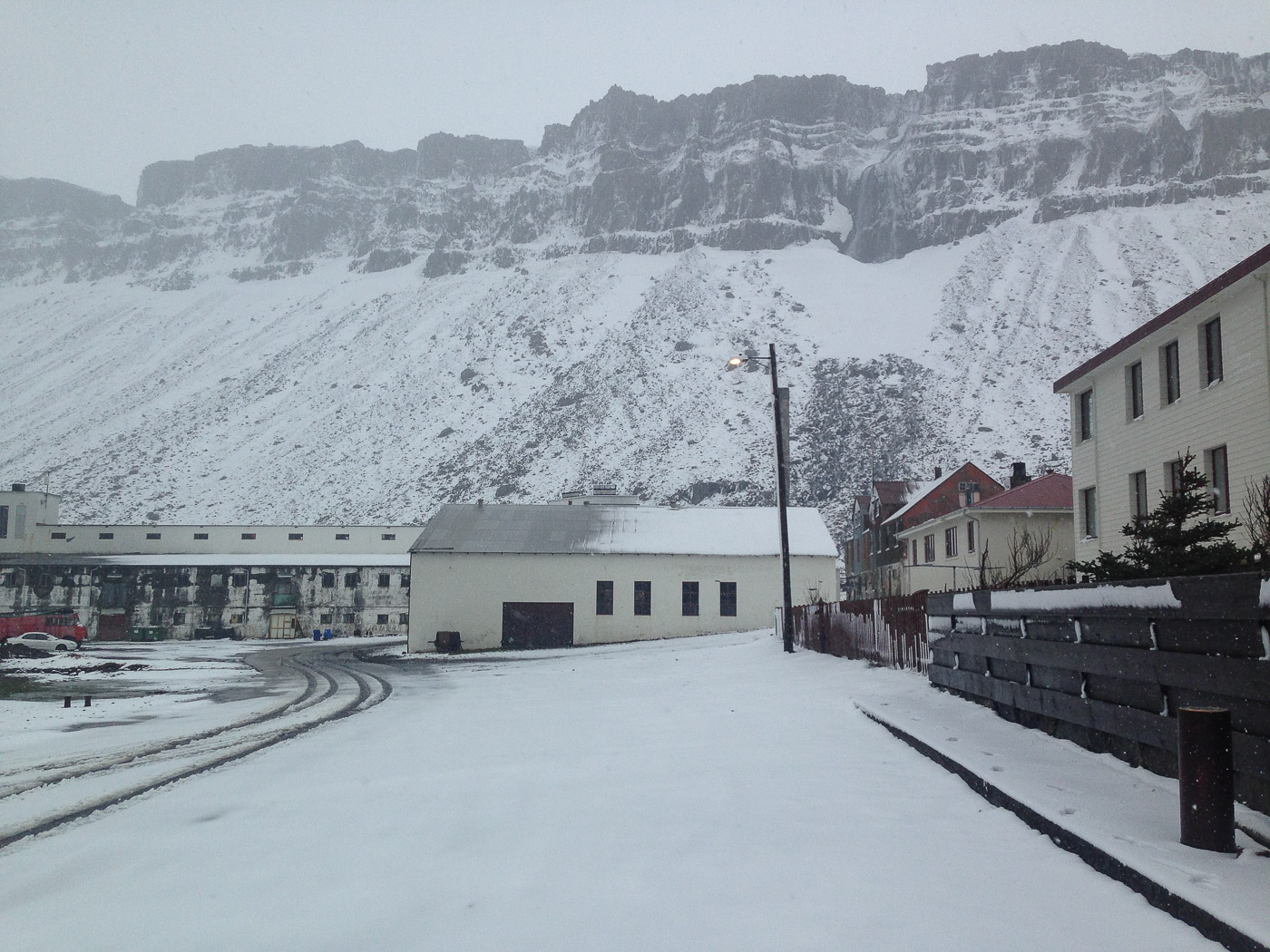 Djúpavík. Djúpavík in May. - Snow, end of May. IV. (27 til 31 May 2015)
