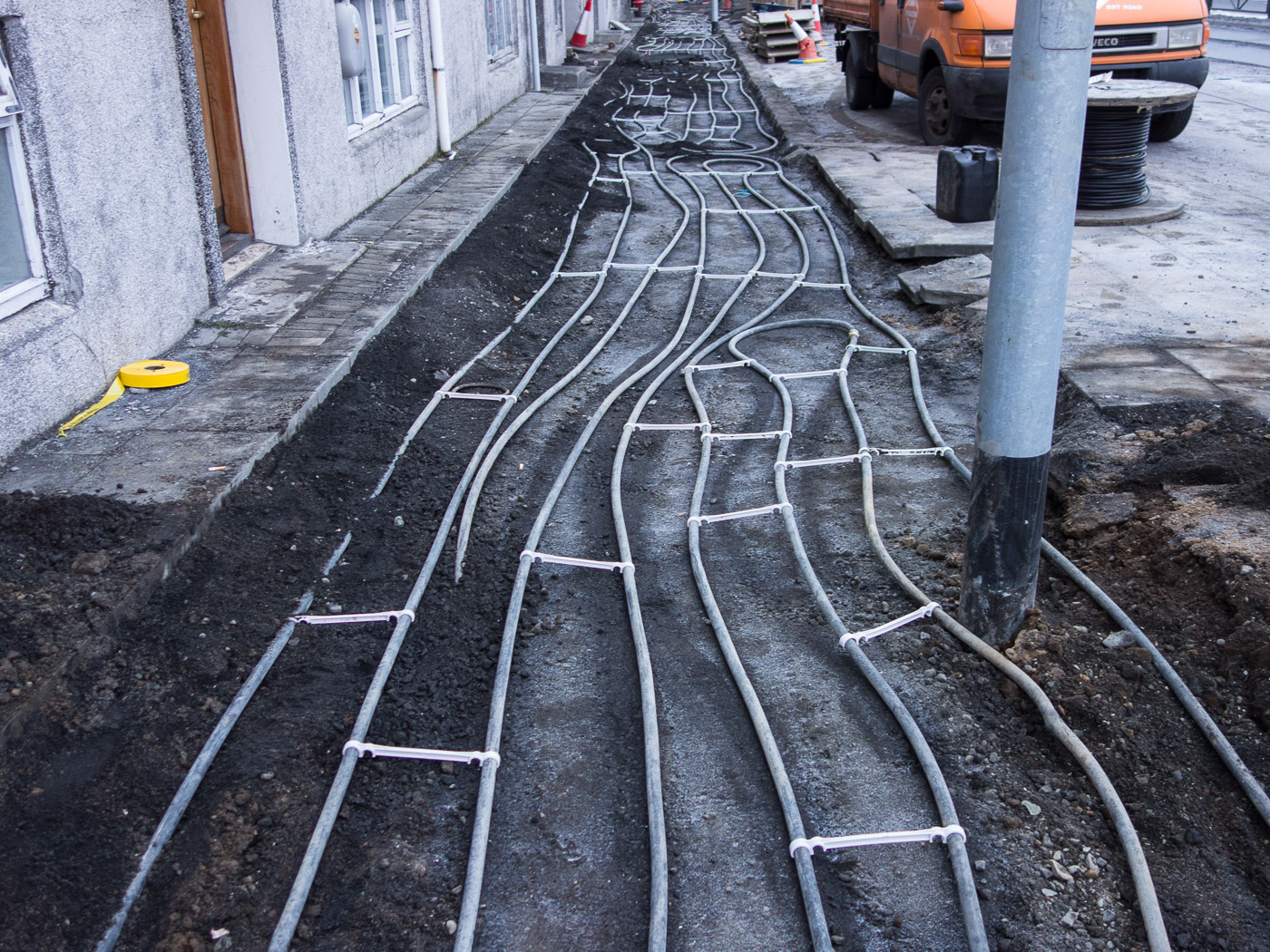 Reykjavík. Miscellaneous LXXXXII. - How to install a heater under the sidewalks ... (1 till 25 December 2015)