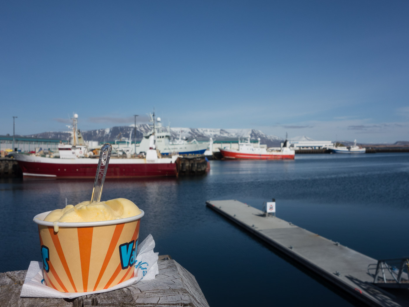 Reykjavík. Miscellaneous XCVI. - ... having a fine icecream. (1 till 30 April 2016)