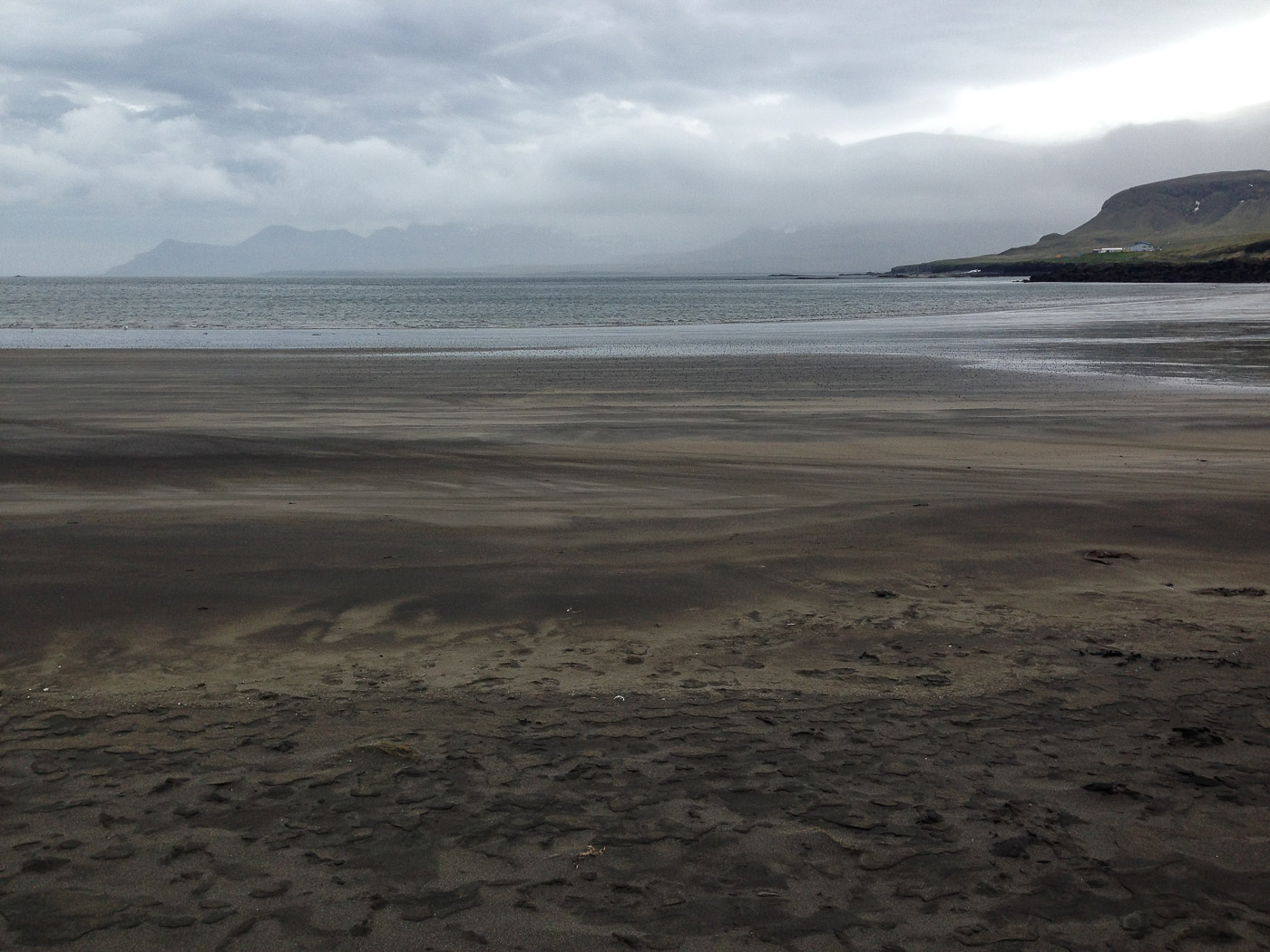 Ólafsvík. STEYPA Photography Exhibition. - <a href='http://www.steypaphoto.com' target='_blank' class='linksnormal'>STEYPA Photography Exhibition</a>. The beach of Ólafsvík. (June 2016)