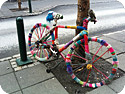 Guerrilla knitting<br />(postcard, pk36)